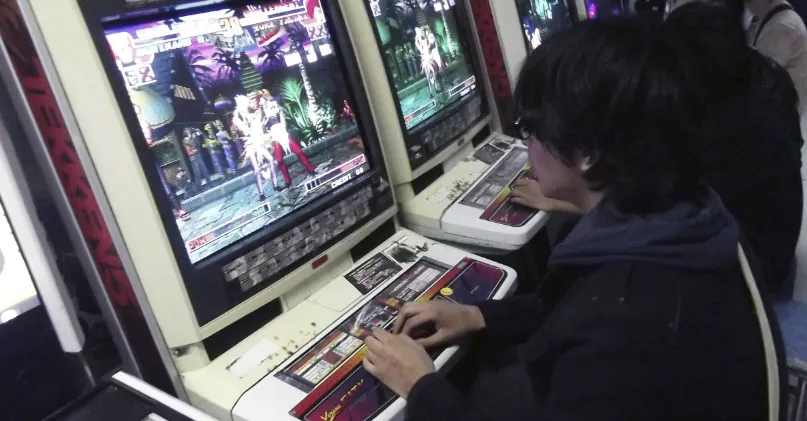 An old picture of Mark Ancheta playing KOF97 against a Chinese player in Beijing.